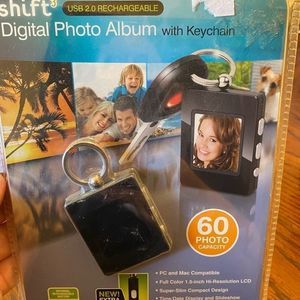 Shift digital photo keychain
